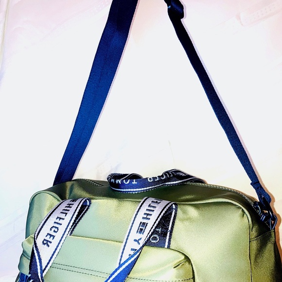 tommy hilfiger Green duffle bag in size medium Bag Trendy Affordable Price Deal - Picture 4 of 9